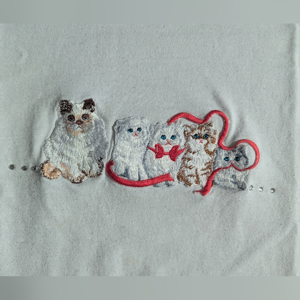 Vintage 90’s white embroidered kittens tshirt tee t-shirt top